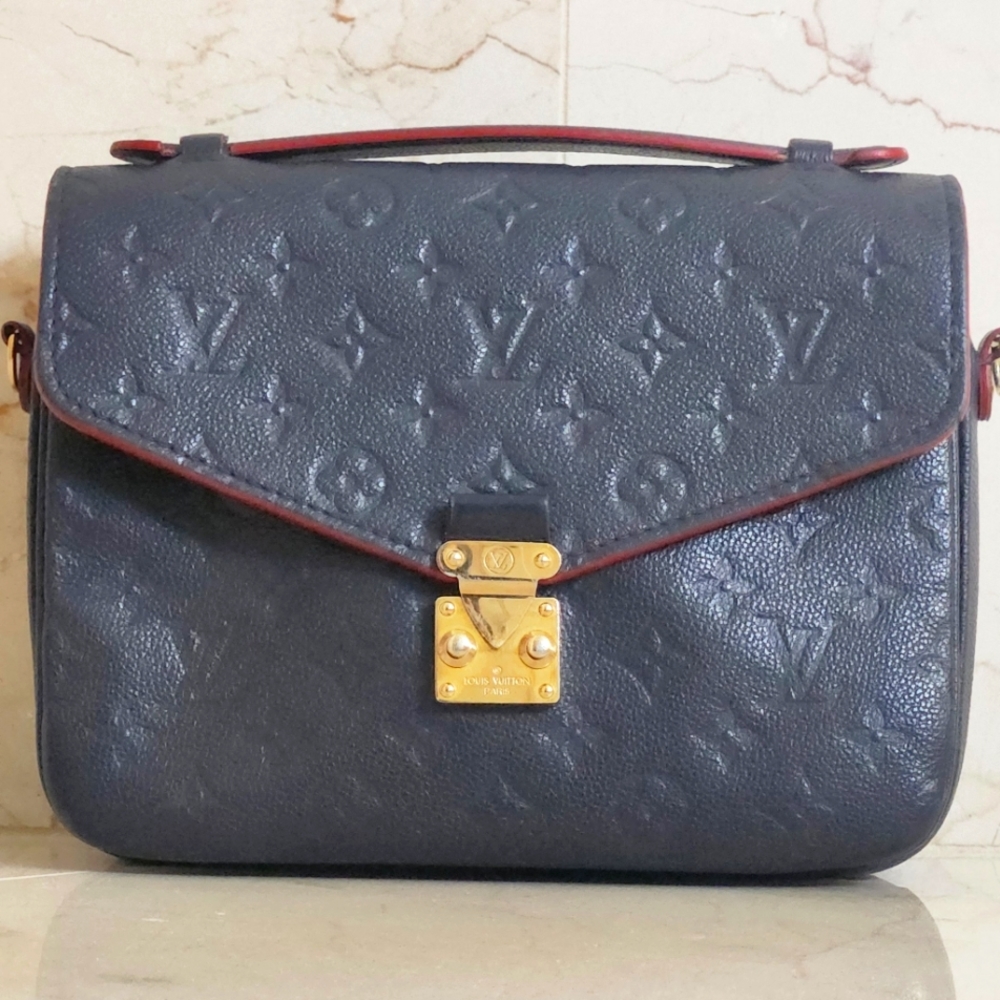 Louis Vuitton Pochette Metis - Navy Blue Leather